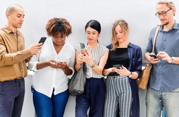 Break Your Smartphone Addiction In Three Steps, Says Habit Coach